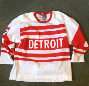 This is a recreation jersey of an early Detroit on-ice fashion statement, from when the team was the Cougars in the late 1920s/early 30s. It's so old skool. I love it. 